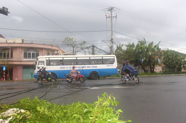 Dân vùng rốn bão không ngờ Con Voi quá khủng khiếp!